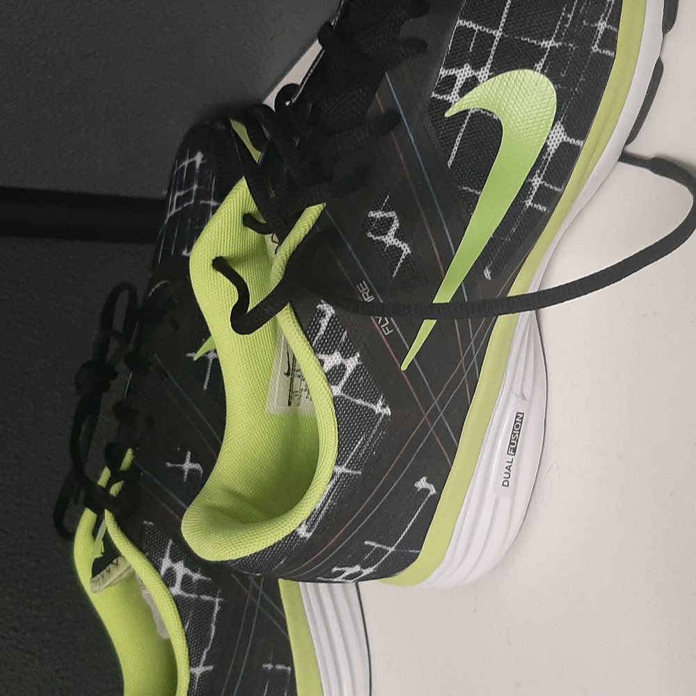 Nike sneakers nwob - Picture 3 of 4